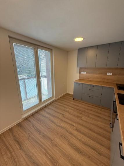 SPEKTRUM REALITY- Na PREDAJ 3 -izbový byt, 63.3 m2 s balkónom, Handlová, ul. Prievidzská