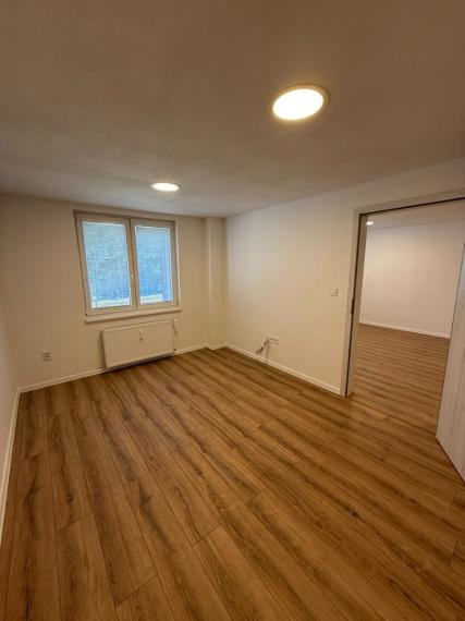 SPEKTRUM REALITY- Na PREDAJ 3 -izbový byt, 63.3 m2 s balkónom, Handlová, ul. Prievidzská