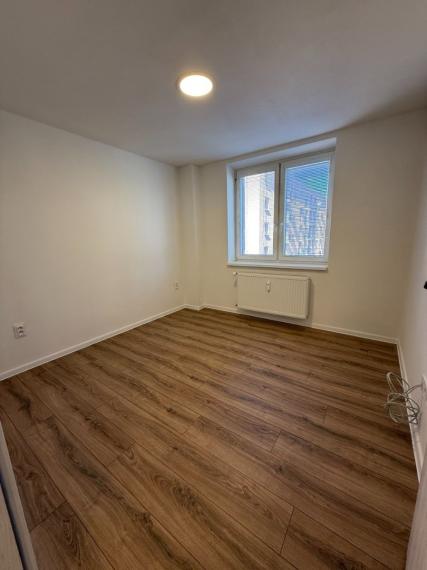 SPEKTRUM REALITY- Na PREDAJ 3 -izbový byt, 63.3 m2 s balkónom, Handlová, ul. Prievidzská