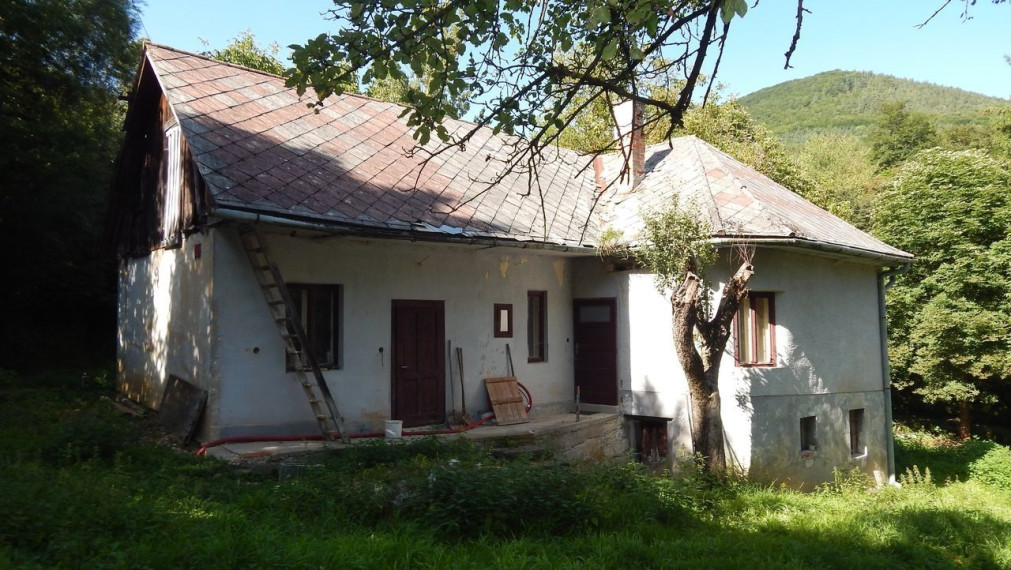 SPEKTRUM REALITY- Na predaj 3-izbový rodinný dom s pozemkom 1840 m2, Valaská Bela, okres Prievidza