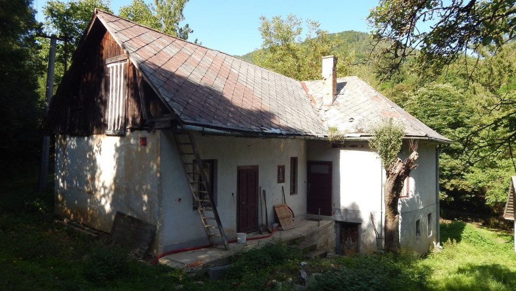 SPEKTRUM REALITY- Na predaj 3-izbový rodinný dom s pozemkom 1840 m2, Valaská Bela, okres Prievidza