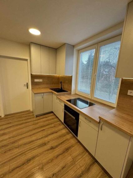 SPEKTRUM REALITY- Na PREDAJ 3 -izbový byt, 57 m2, Handlová, ul. ČSA