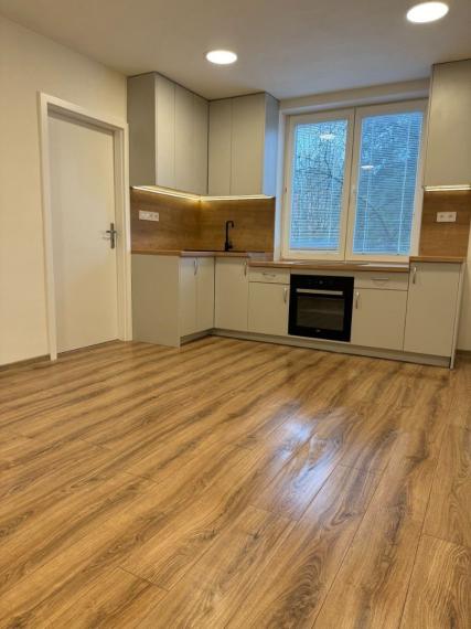 SPEKTRUM REALITY- Na PREDAJ 3 -izbový byt, 57 m2, Handlová, ul. ČSA