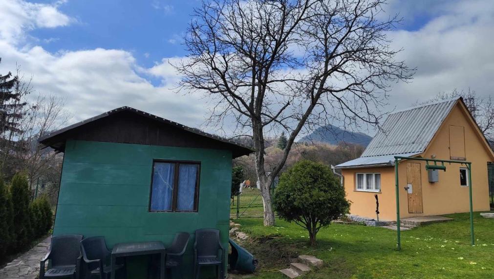SPEKTRUM REALITY- Na Predaj dve záhradné chatky s pozemkom 1618 m2, záhradkárska osada ,, Mlynárka " Handlová, okres Prievidza