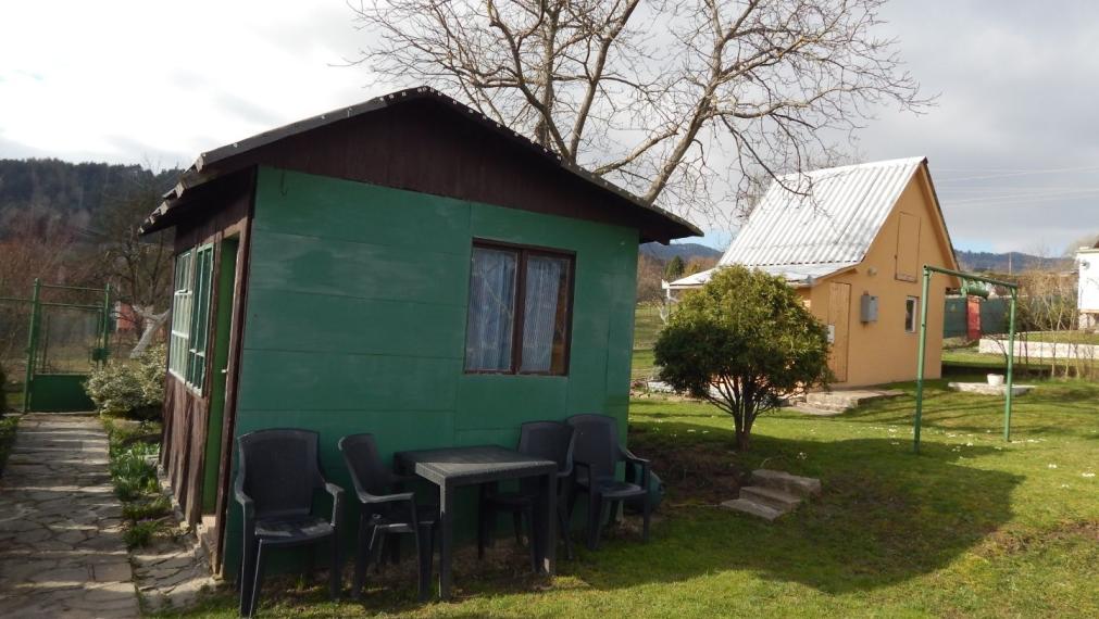 SPEKTRUM REALITY- Na Predaj dve záhradné chatky s pozemkom 1618 m2, záhradkárska osada ,, Mlynárka " Handlová, okres Prievidza