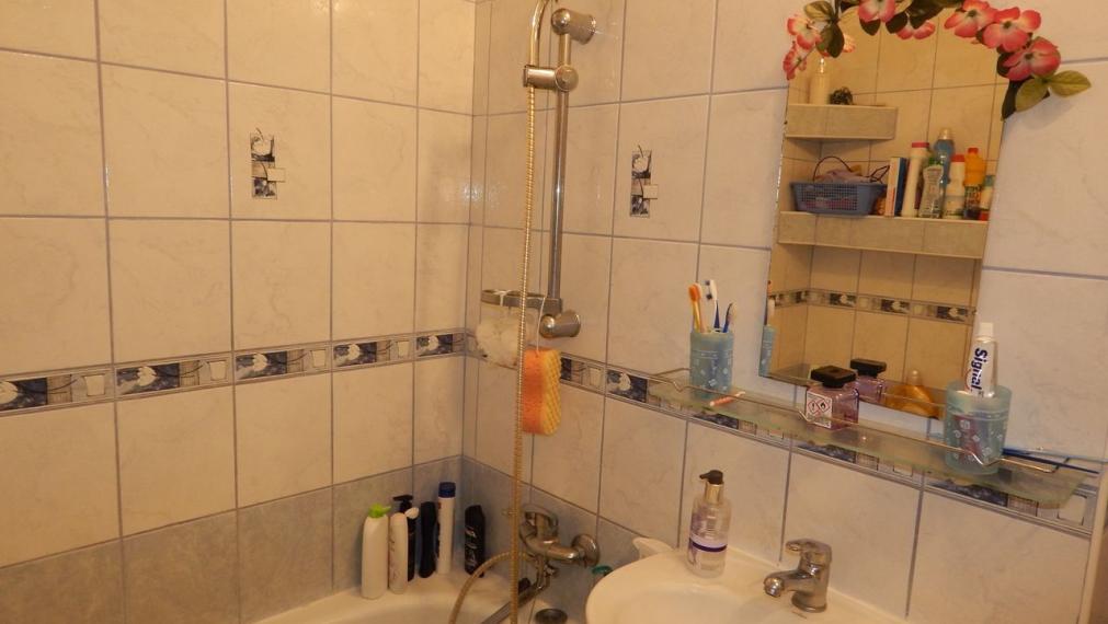 SPEKTRUM REALITY- Na Predaj veľkometrážny 4-izbový byt 105 m2, Handlová, 29.Augusta