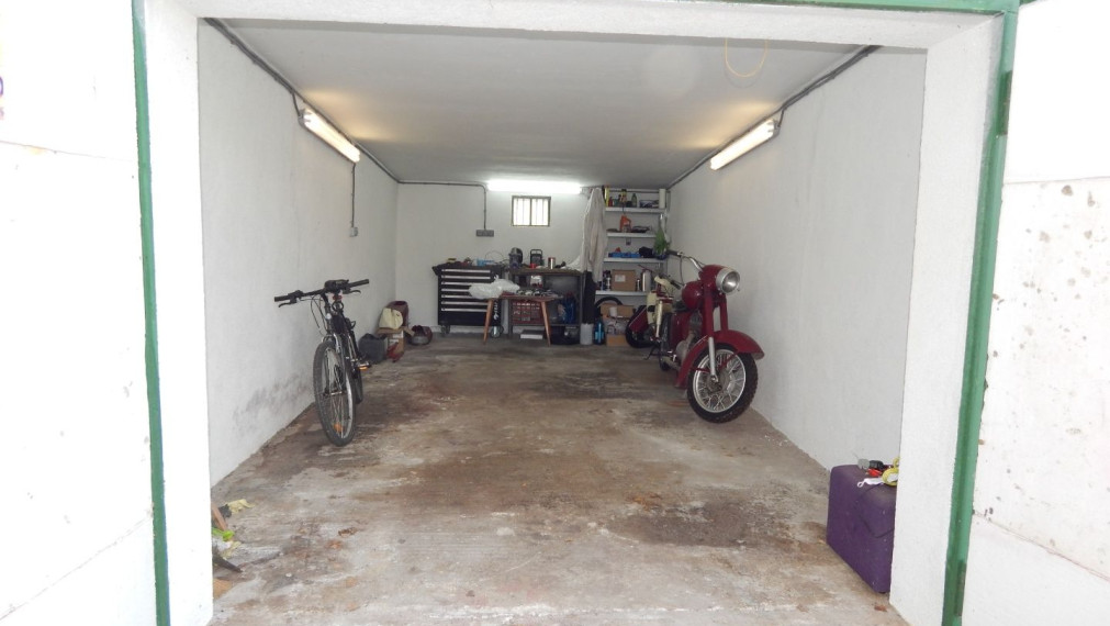 SPEKTRUM REALITY- Na PREDAJ  Garáž 28 m2, Handlová, ul. Mierové námestie