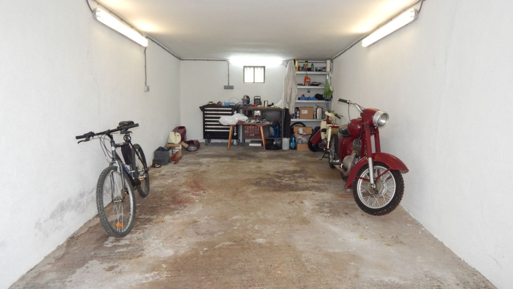 SPEKTRUM REALITY- Na PREDAJ  Garáž 28 m2, Handlová, ul. Mierové námestie