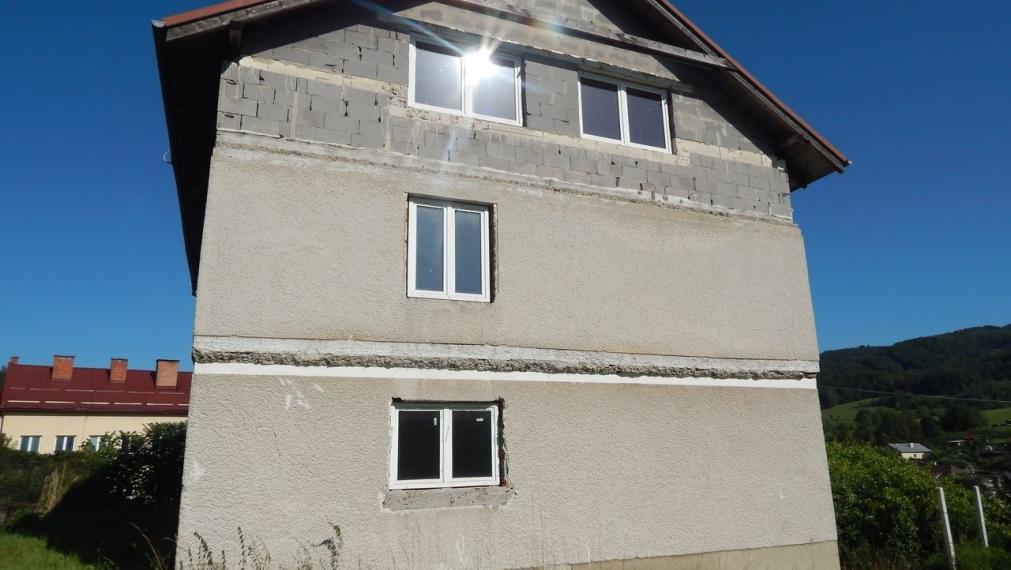 EXKLUZÍVNE-SPEKTRUM REALITY- Na predaj  7-izbový rodinný dom s pozemkom  1109 m2, Valaská Bela, okres Prievidza