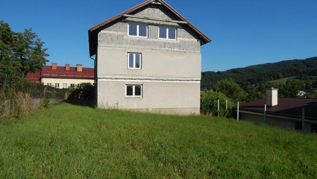 EXKLUZÍVNE-SPEKTRUM REALITY- Na predaj  7-izbový rodinný dom s pozemkom  1109 m2, Valaská Bela, okres Prievidza