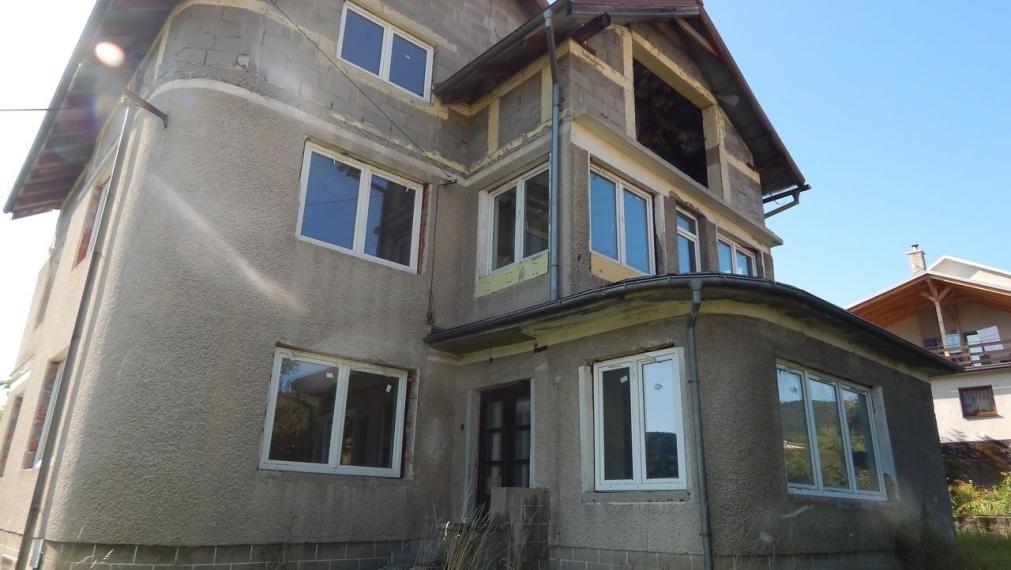 EXKLUZÍVNE-SPEKTRUM REALITY- Na predaj  7-izbový rodinný dom s pozemkom  1109 m2, Valaská Bela, okres Prievidza