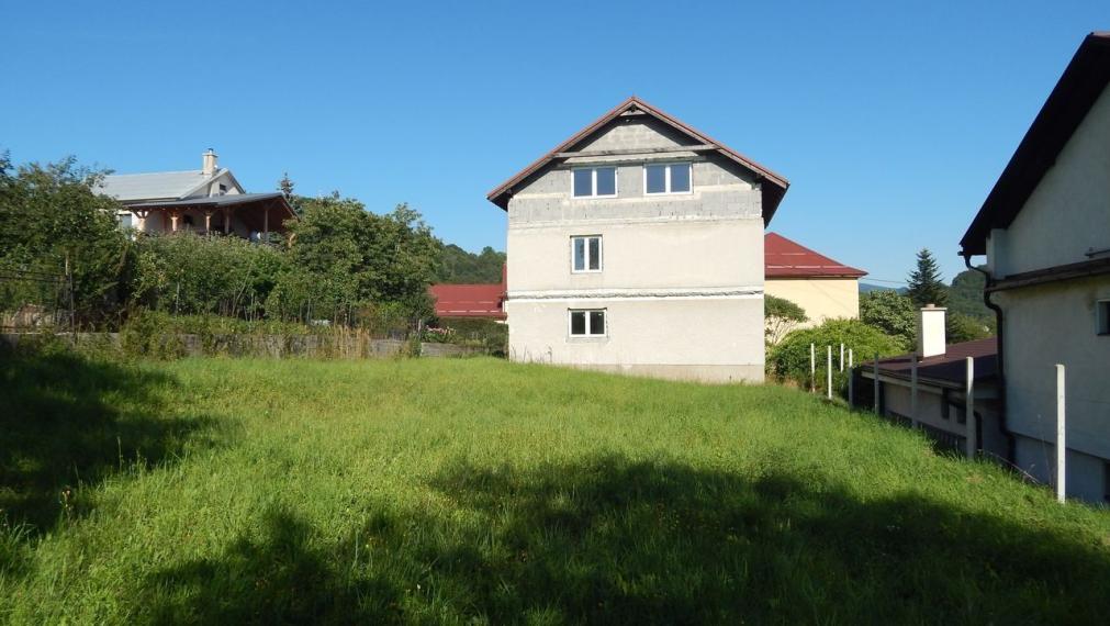 EXKLUZÍVNE-SPEKTRUM REALITY- Na predaj  7-izbový rodinný dom s pozemkom  1109 m2, Valaská Bela, okres Prievidza