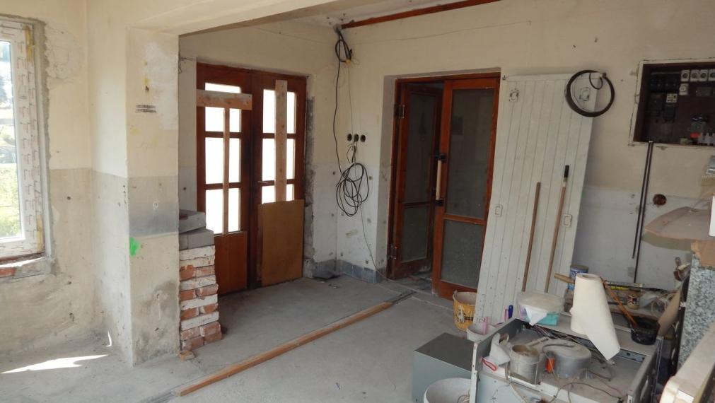 EXKLUZÍVNE-SPEKTRUM REALITY- Na predaj  7-izbový rodinný dom s pozemkom  1109 m2, Valaská Bela, okres Prievidza