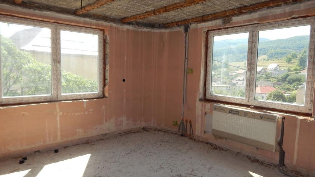 EXKLUZÍVNE-SPEKTRUM REALITY- Na predaj  7-izbový rodinný dom s pozemkom  1109 m2, Valaská Bela, okres Prievidza