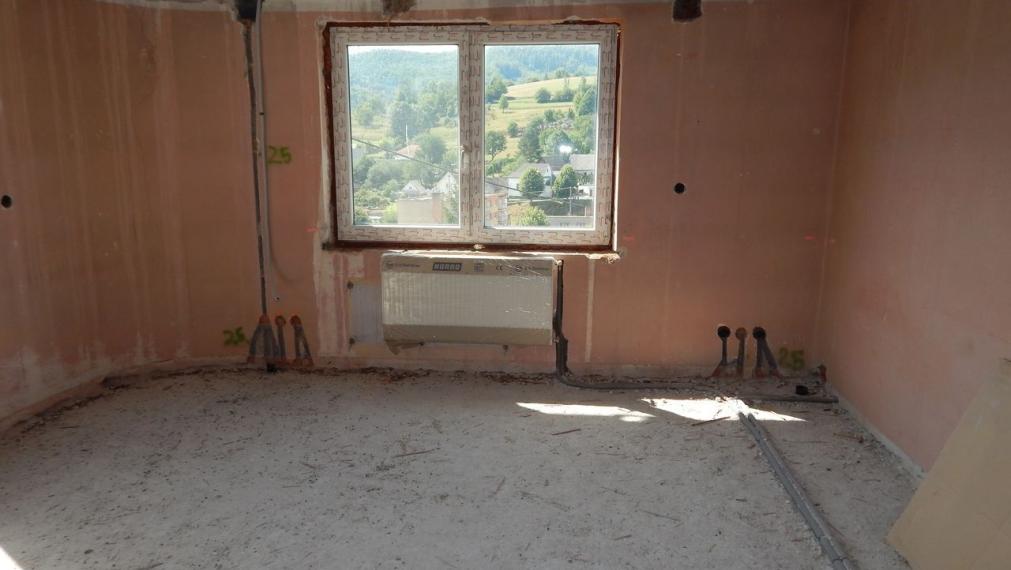 EXKLUZÍVNE-SPEKTRUM REALITY- Na predaj  7-izbový rodinný dom s pozemkom  1109 m2, Valaská Bela, okres Prievidza