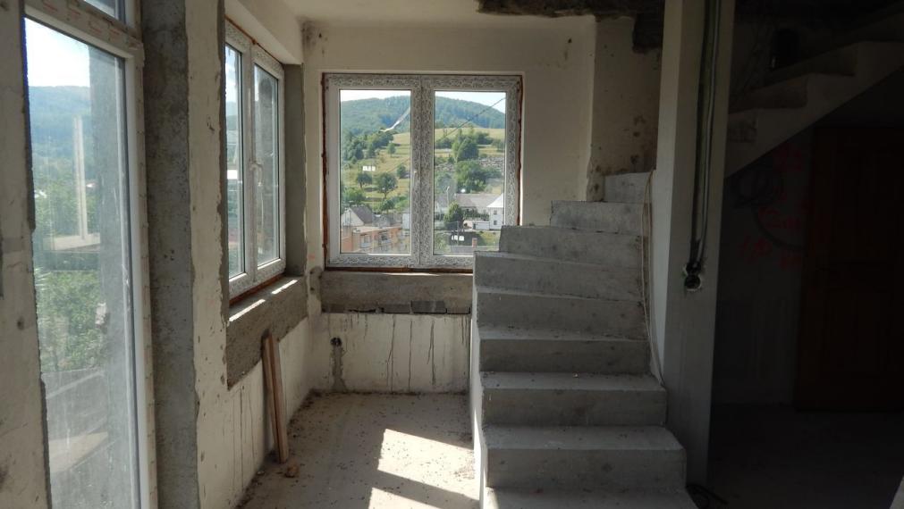 EXKLUZÍVNE-SPEKTRUM REALITY- Na predaj  7-izbový rodinný dom s pozemkom  1109 m2, Valaská Bela, okres Prievidza