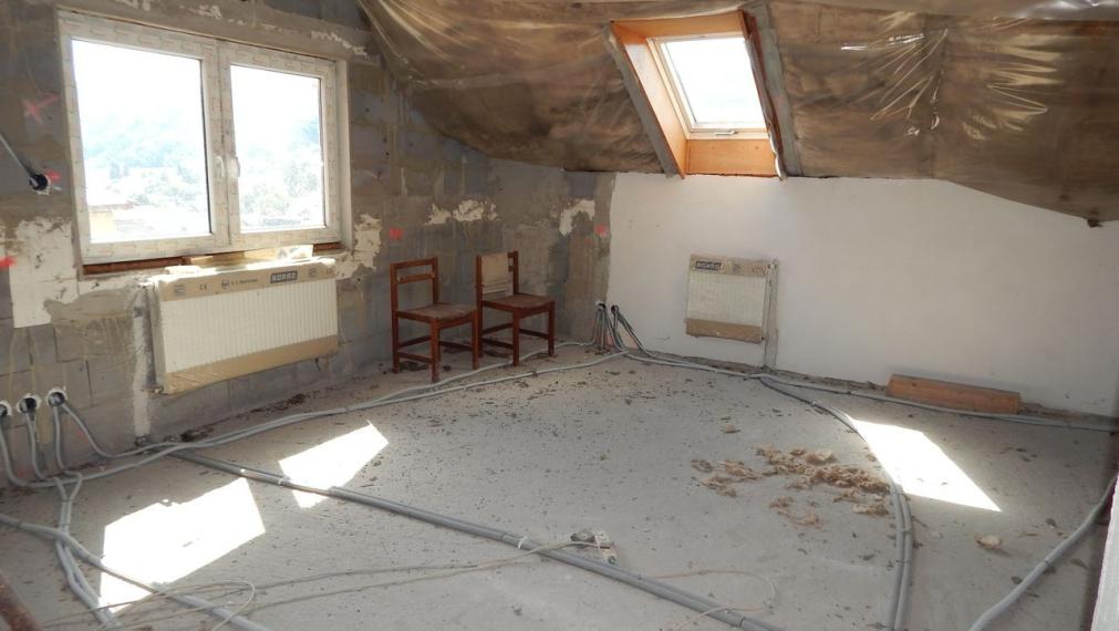 EXKLUZÍVNE-SPEKTRUM REALITY- Na predaj  7-izbový rodinný dom s pozemkom  1109 m2, Valaská Bela, okres Prievidza