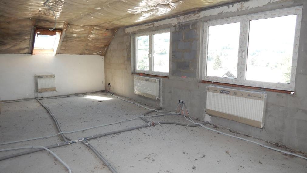 EXKLUZÍVNE-SPEKTRUM REALITY- Na predaj  7-izbový rodinný dom s pozemkom  1109 m2, Valaská Bela, okres Prievidza