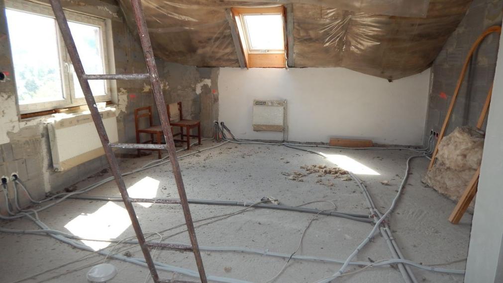 EXKLUZÍVNE-SPEKTRUM REALITY- Na predaj  7-izbový rodinný dom s pozemkom  1109 m2, Valaská Bela, okres Prievidza