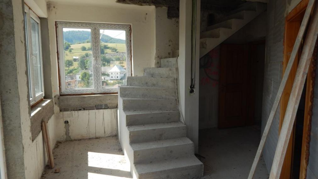 EXKLUZÍVNE-SPEKTRUM REALITY- Na predaj  7-izbový rodinný dom s pozemkom  1109 m2, Valaská Bela, okres Prievidza