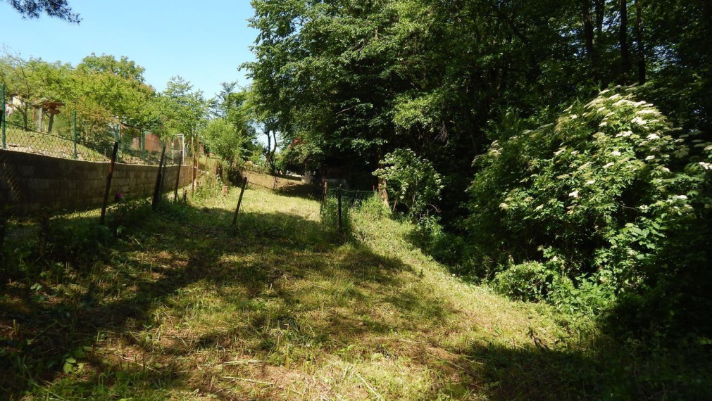 SPEKTRUM REALITY- Na predaj záhrada 348 m2, Handlová, okres Prievidza