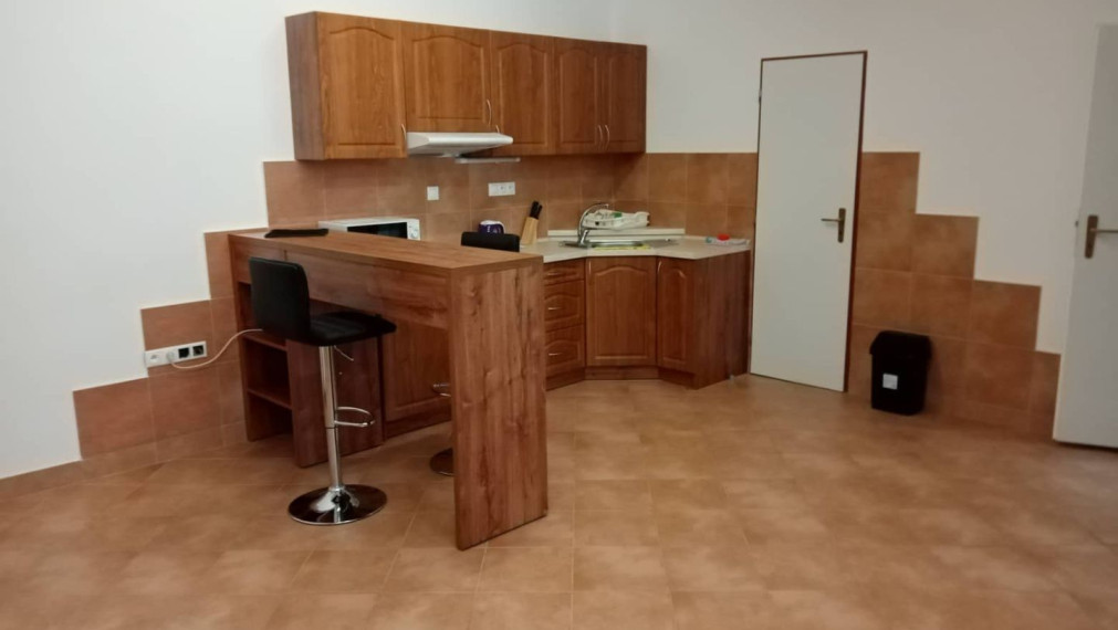 Na prenájom 2 izbový atypický byt v centre mesta BN