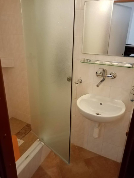 Na prenájom 2 izbový atypický byt v centre mesta BN