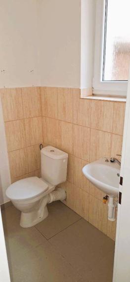 Exkluzívne na prenájom obchodné priestory- centrum Bánovce n/B