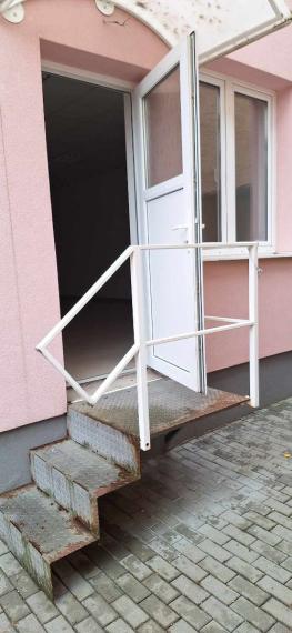 Exkluzívne na prenájom obchodné priestory- centrum Bánovce n/B