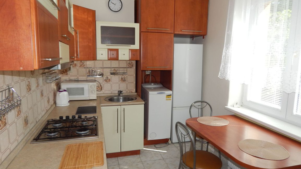 SPEKTRUM REALITY- Na PRENÁJOM komplet rekonštruovaný, zariadený 2- izbový byt, 53 m2, Handlová