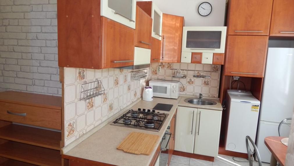 SPEKTRUM REALITY- Na PRENÁJOM komplet rekonštruovaný, zariadený 2- izbový byt, 53 m2, Handlová