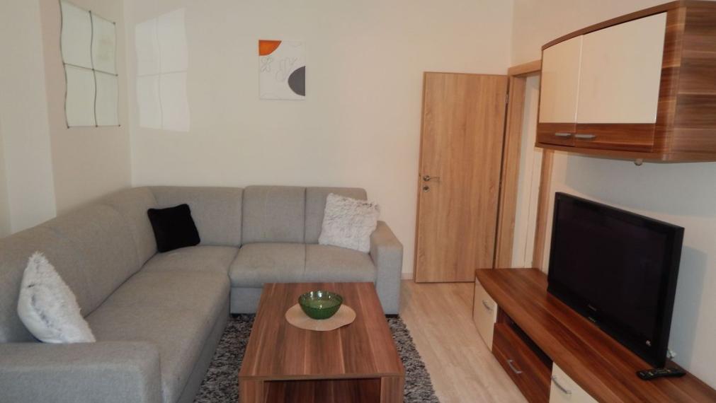 SPEKTRUM REALITY- Na PRENÁJOM komplet rekonštruovaný, zariadený 2- izbový byt, 53 m2, Handlová