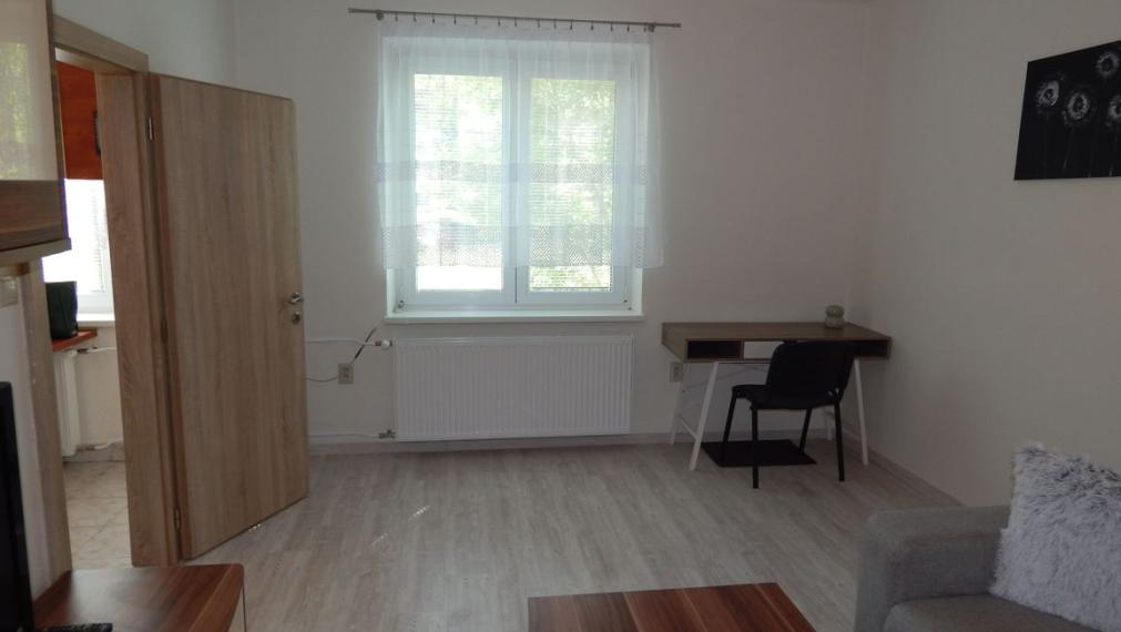 SPEKTRUM REALITY- Na PRENÁJOM komplet rekonštruovaný, zariadený 2- izbový byt, 53 m2, Handlová