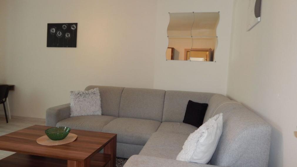 SPEKTRUM REALITY- Na PRENÁJOM komplet rekonštruovaný, zariadený 2- izbový byt, 53 m2, Handlová