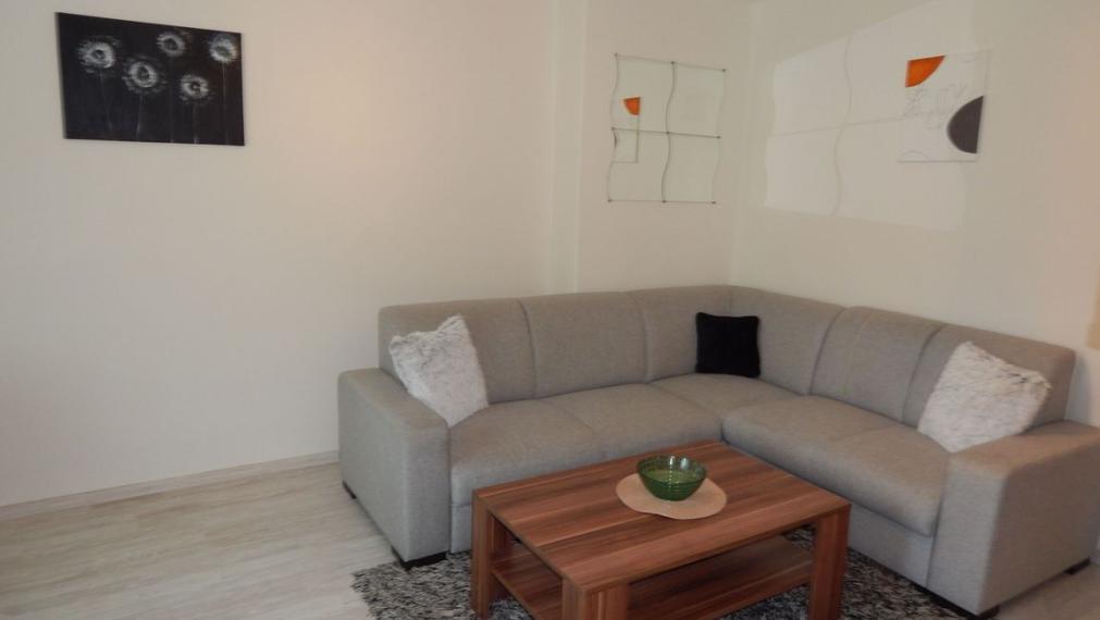 SPEKTRUM REALITY- Na PRENÁJOM komplet rekonštruovaný, zariadený 2- izbový byt, 53 m2, Handlová