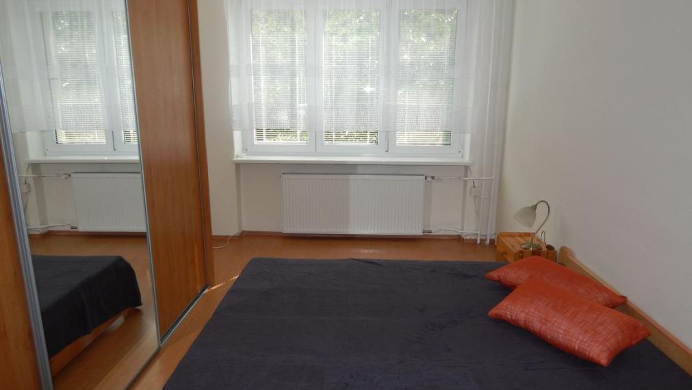 SPEKTRUM REALITY- Na PRENÁJOM komplet rekonštruovaný, zariadený 2- izbový byt, 53 m2, Handlová