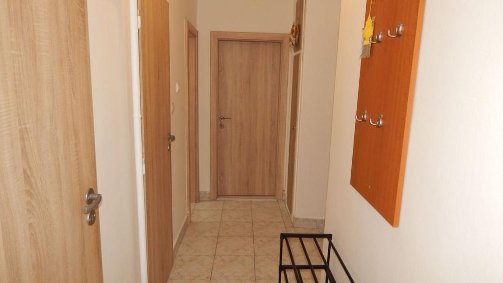 SPEKTRUM REALITY- Na PRENÁJOM komplet rekonštruovaný, zariadený 2- izbový byt, 53 m2, Handlová