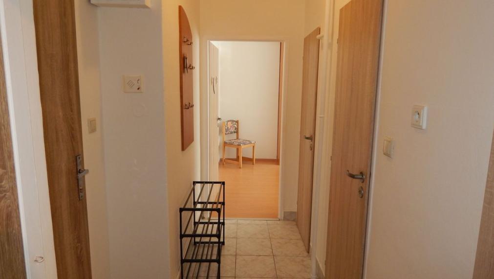 SPEKTRUM REALITY- Na PRENÁJOM komplet rekonštruovaný, zariadený 2- izbový byt, 53 m2, Handlová