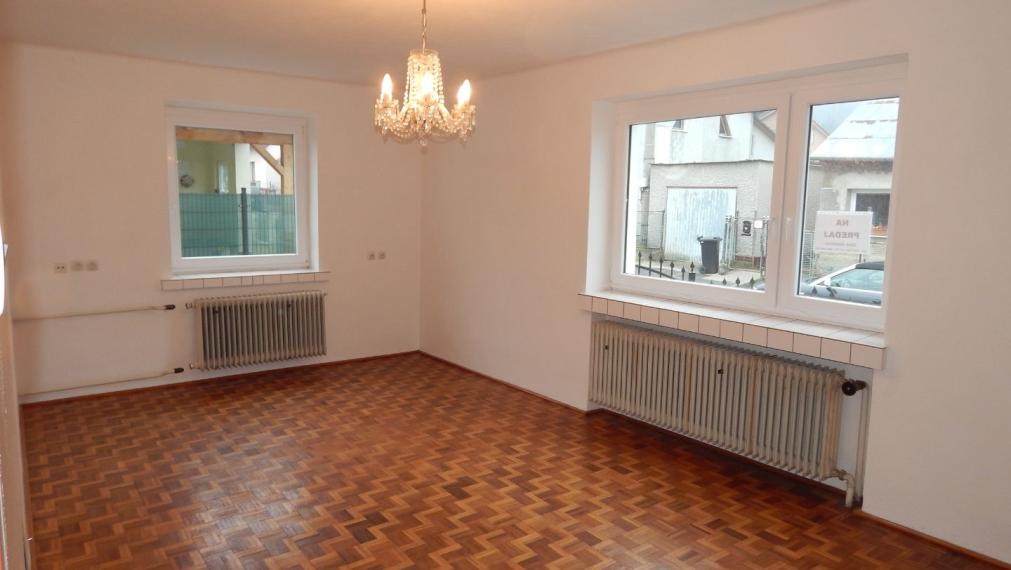 SPEKTRUM REALITY- NA PREDAJ 5-IZBOVÝ DVOJPODLAŽNÝ RODINNÝ DOM S TERASOU A GARÁŽOU, HANDLOVÁ