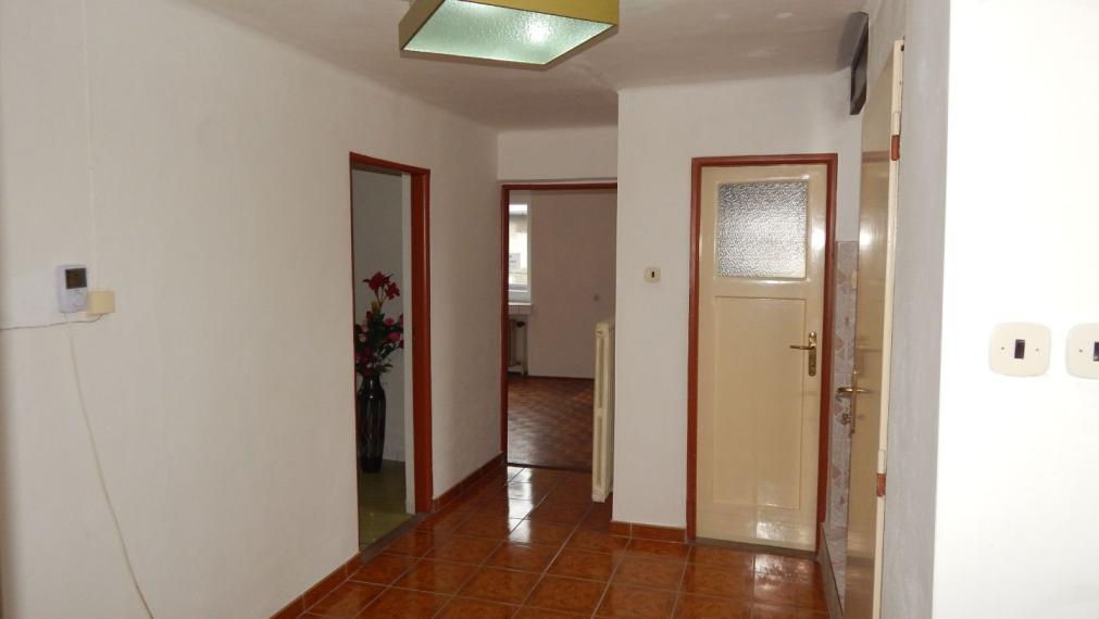 SPEKTRUM REALITY- NA PREDAJ 5-IZBOVÝ DVOJPODLAŽNÝ RODINNÝ DOM S TERASOU A GARÁŽOU, HANDLOVÁ