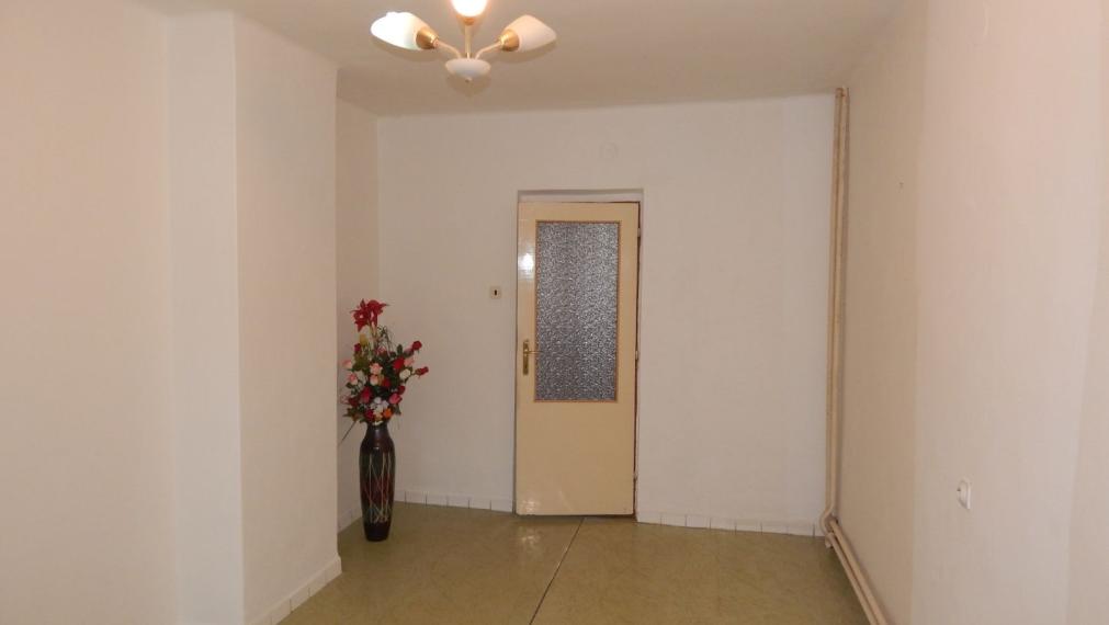 SPEKTRUM REALITY- NA PREDAJ 5-IZBOVÝ DVOJPODLAŽNÝ RODINNÝ DOM S TERASOU A GARÁŽOU, HANDLOVÁ