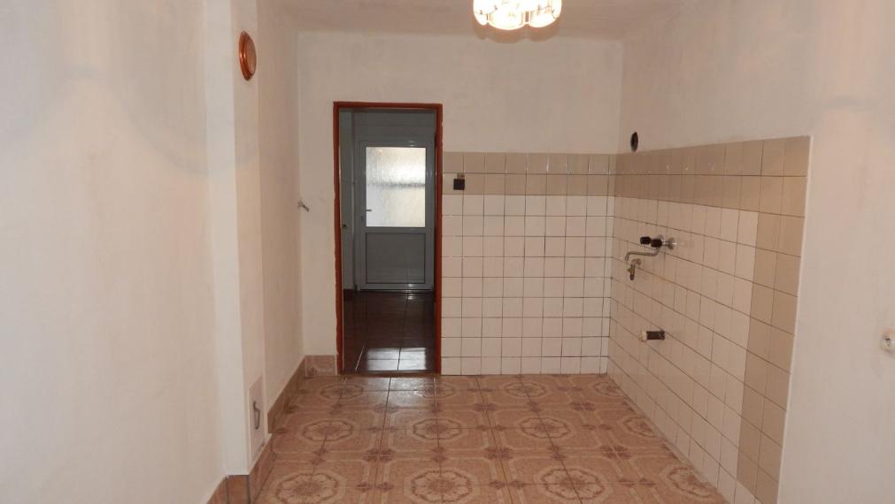 SPEKTRUM REALITY- NA PREDAJ 5-IZBOVÝ DVOJPODLAŽNÝ RODINNÝ DOM S TERASOU A GARÁŽOU, HANDLOVÁ