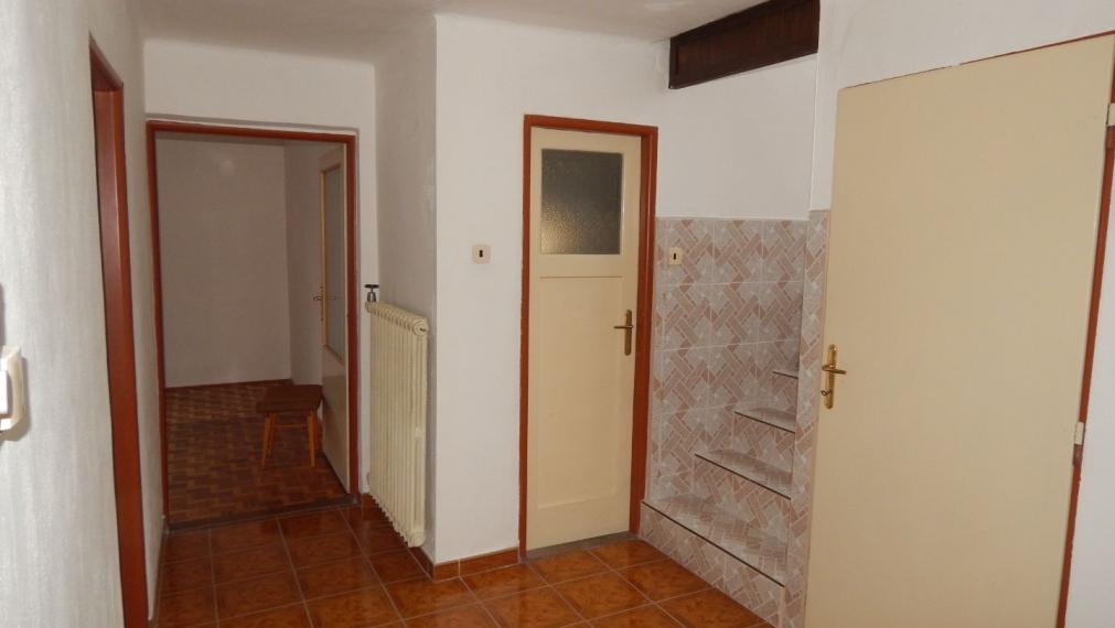 SPEKTRUM REALITY- NA PREDAJ 5-IZBOVÝ DVOJPODLAŽNÝ RODINNÝ DOM S TERASOU A GARÁŽOU, HANDLOVÁ