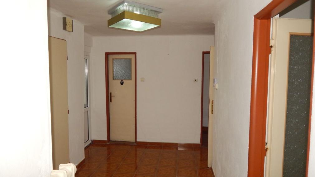 SPEKTRUM REALITY- NA PREDAJ 5-IZBOVÝ DVOJPODLAŽNÝ RODINNÝ DOM S TERASOU A GARÁŽOU, HANDLOVÁ