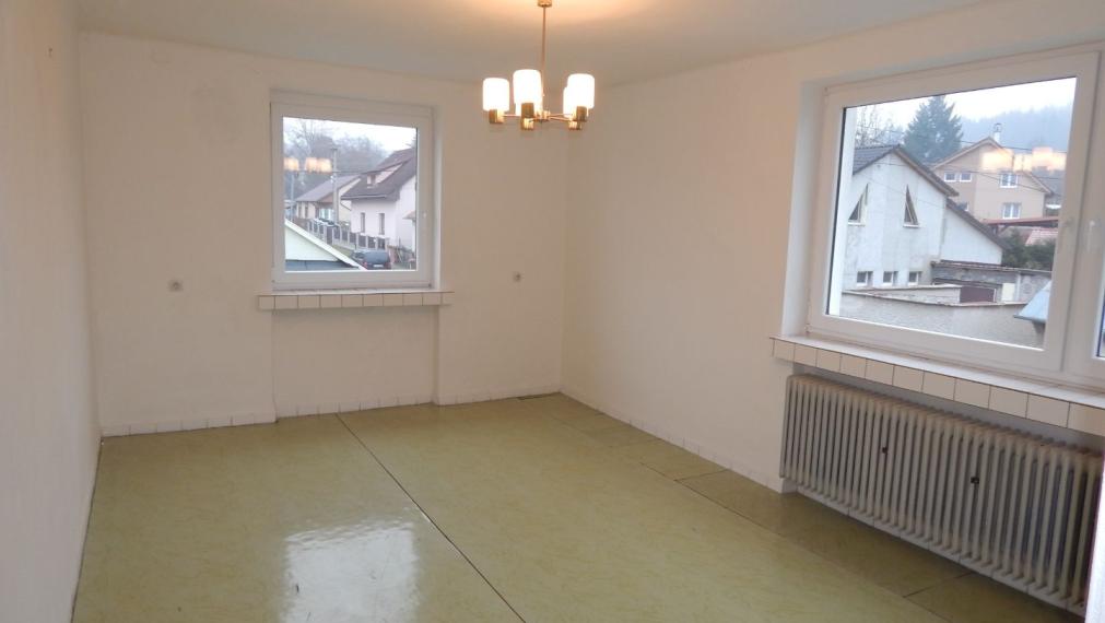 SPEKTRUM REALITY- NA PREDAJ 5-IZBOVÝ DVOJPODLAŽNÝ RODINNÝ DOM S TERASOU A GARÁŽOU, HANDLOVÁ