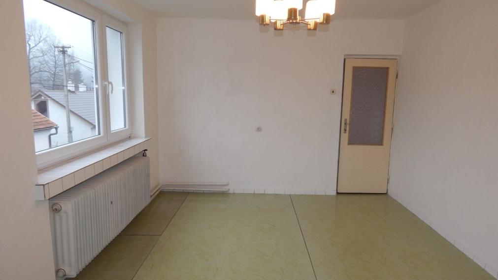 SPEKTRUM REALITY- NA PREDAJ 5-IZBOVÝ DVOJPODLAŽNÝ RODINNÝ DOM S TERASOU A GARÁŽOU, HANDLOVÁ