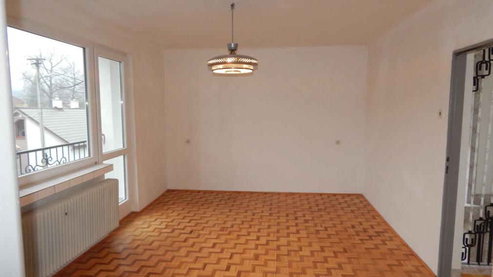 SPEKTRUM REALITY- NA PREDAJ 5-IZBOVÝ DVOJPODLAŽNÝ RODINNÝ DOM S TERASOU A GARÁŽOU, HANDLOVÁ