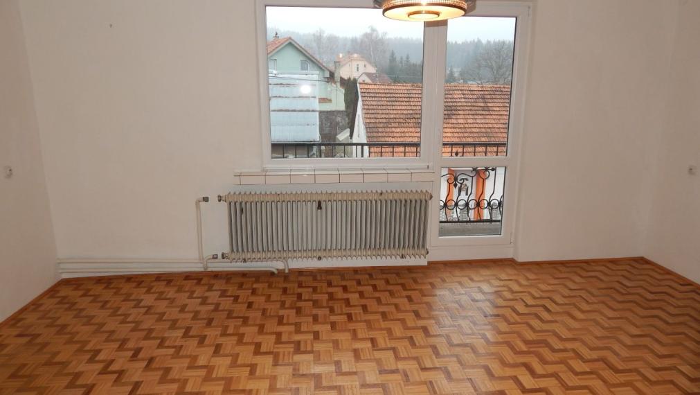 SPEKTRUM REALITY- NA PREDAJ 5-IZBOVÝ DVOJPODLAŽNÝ RODINNÝ DOM S TERASOU A GARÁŽOU, HANDLOVÁ