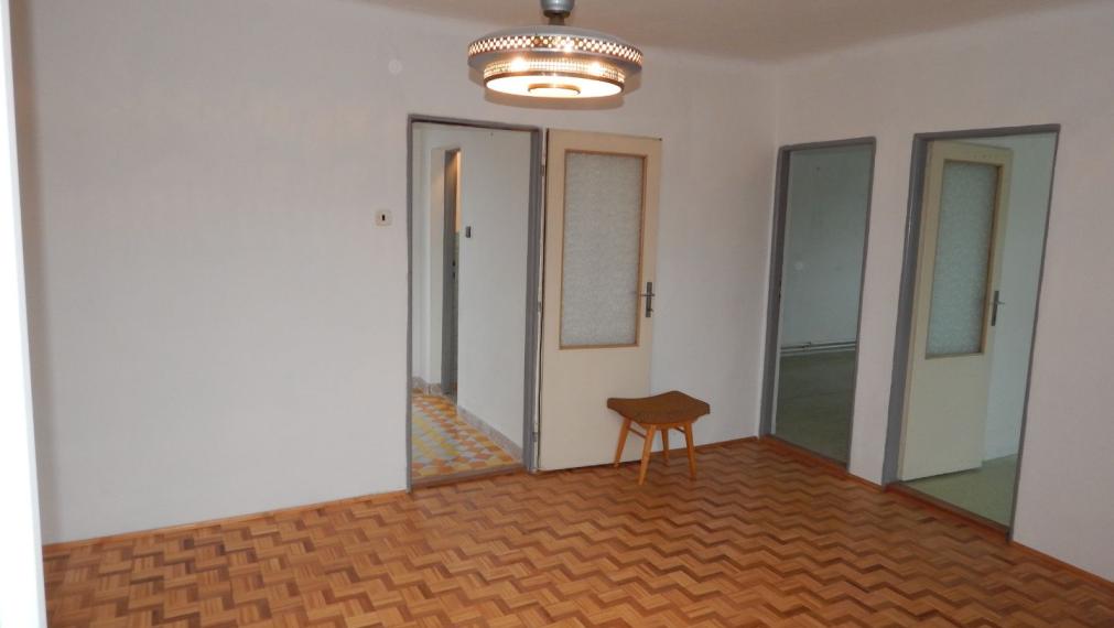 SPEKTRUM REALITY- NA PREDAJ 5-IZBOVÝ DVOJPODLAŽNÝ RODINNÝ DOM S TERASOU A GARÁŽOU, HANDLOVÁ