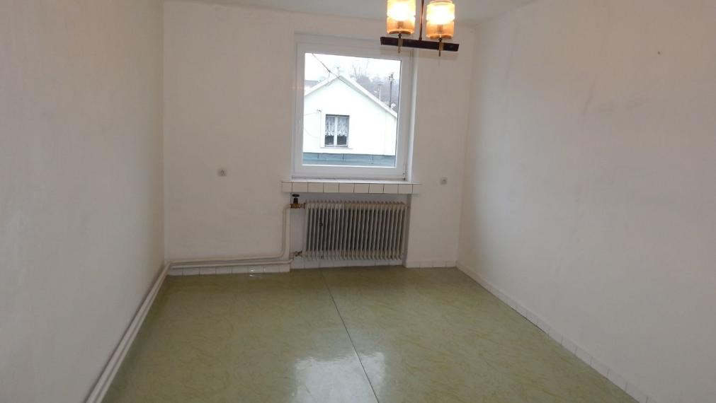 SPEKTRUM REALITY- NA PREDAJ 5-IZBOVÝ DVOJPODLAŽNÝ RODINNÝ DOM S TERASOU A GARÁŽOU, HANDLOVÁ